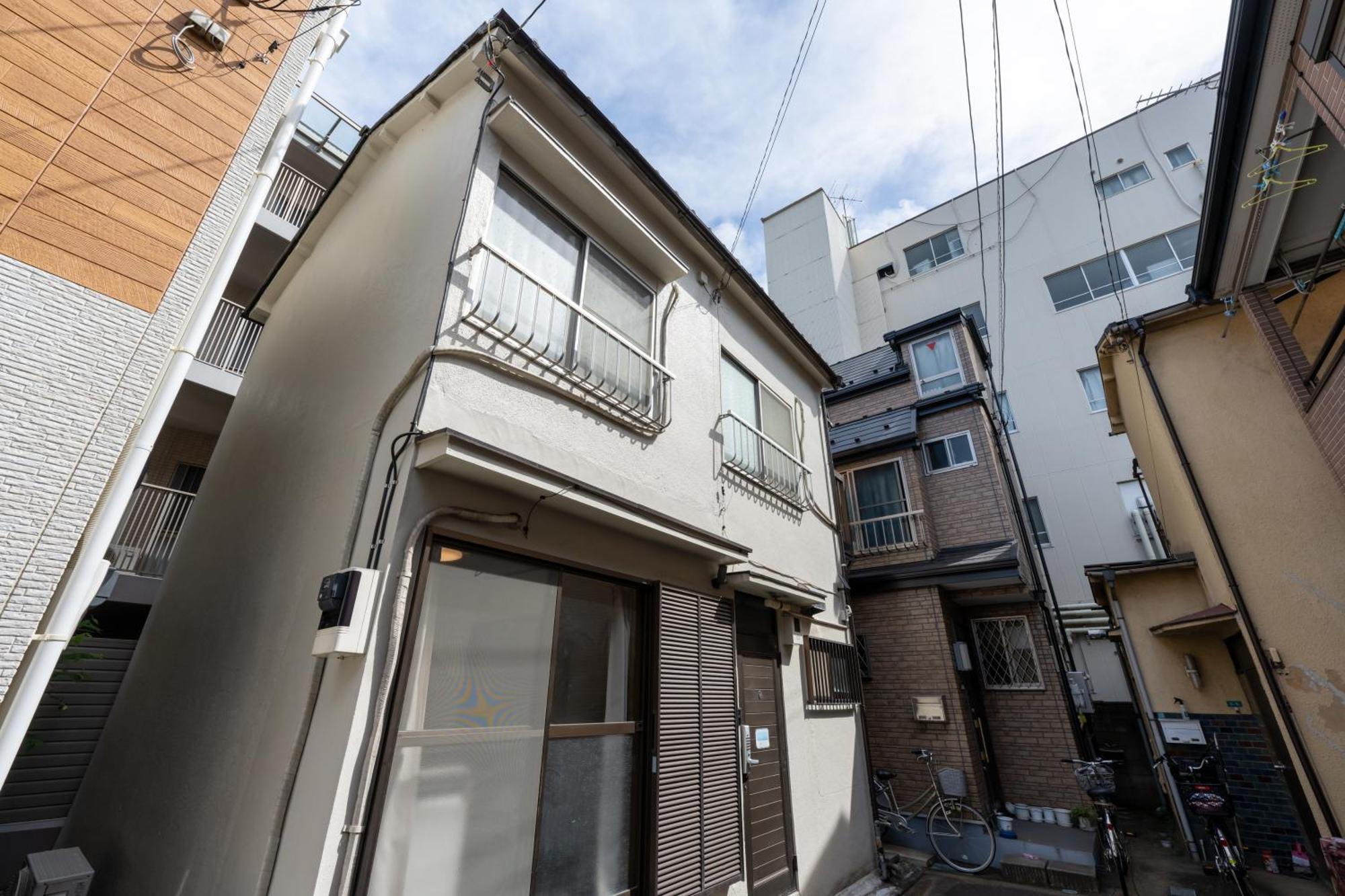 一棟貸切宿, 東京一之江ハウス6名定員, 秋葉原19分,新宿30分,wifi有, ディズニータクシー20分3000円,駐車場ありません Apartemen Tokyo