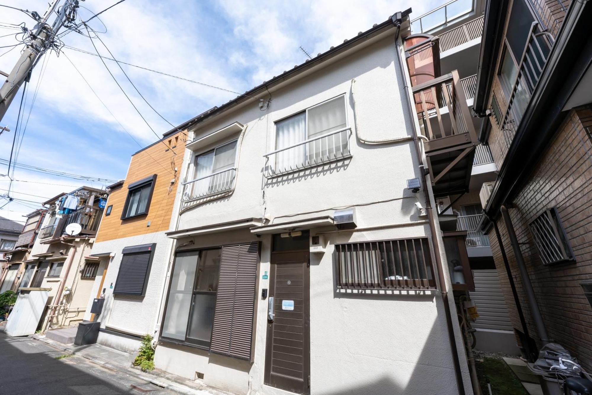 一棟貸切宿, 東京一之江ハウス6名定員, 秋葉原19分,新宿30分,wifi有, ディズニータクシー20分3000円,駐車場ありません Apartemen Tokyo